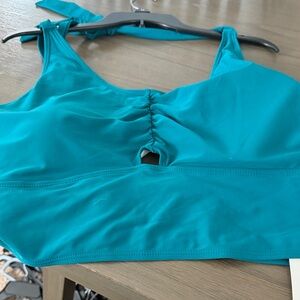 BloomChic Turquoise Keyhole Ruched Swim Top. 22/24